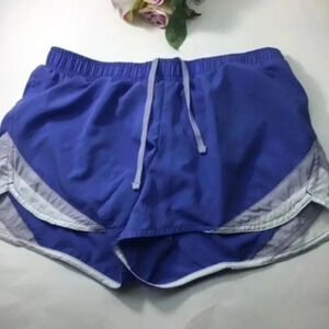 old navy ladies shorts. S